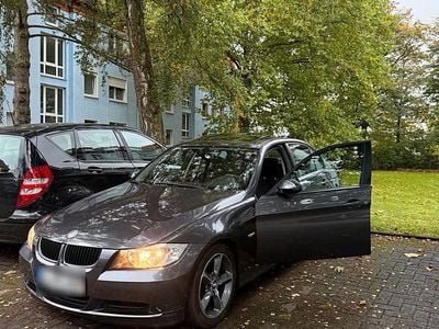 Gebraucht BMW 320 150 PS (110 kW) 2005 Grau Limousine