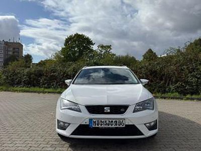 Weiß Gebraucht 2014 Seat Leon ST FR Kombi | 9.900 € (Fairer Preis)