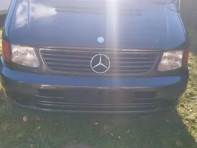 Używany Mercedes V220 122 KM (89 kW) 2000 Czarny Minivan