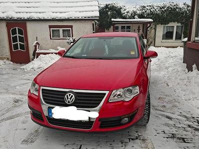 Gebraucht VW Passat 122 PS (89 kW) 2010 Rot Limousine