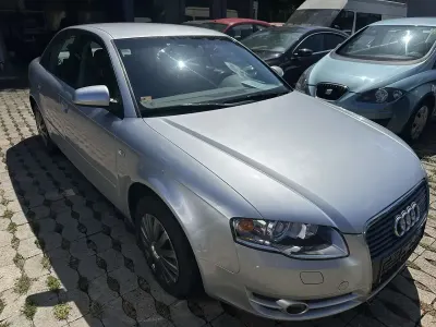 Gebraucht Audi A4 131 PS (96 kW) 2006 Lichtsilber metallic Limousine