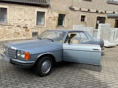 Gebraucht Mercedes 230 136 PS (100 kW) 1981 Blau Coupé