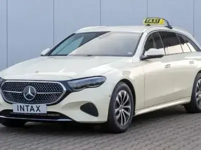 Gebraucht Mercedes E220 Avantgarde 197 PS (144 kW) 2026 Beige Kombi