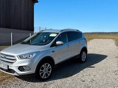 Gebraucht Ford Kuga 150 PS (110 kW) 2018 Silber SUV