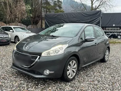Usata Peugeot 208 86 CV (63 kW) 2013 Grigio Utilitaria