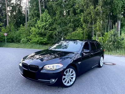 Gebraucht BMW 525 Sport Line 218 PS (160 kW) 2012 Grau Limousine