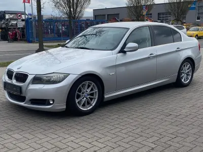 Gebraucht BMW 325 Lifestyle 218 PS (160 kW) 2010 Silber Limousine