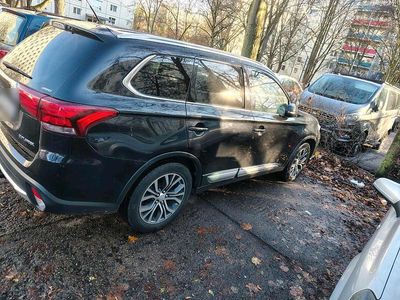 Gebraucht Mitsubishi Outlander 150 PS (110 kW) 2015 Schwarz SUV