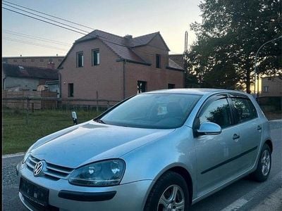 Gebraucht VW Golf V 115 PS (84 kW) 2004 Silber Kleinwagen