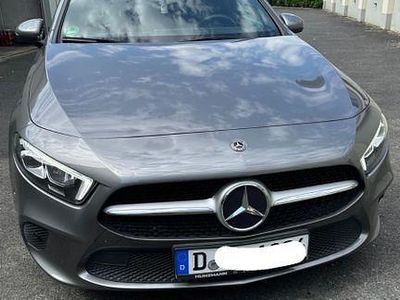 Gebraucht Mercedes A180 116 PS (85 kW) 2019 Grau Limousine