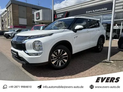 Nowe Mitsubishi Outlander P-HEV Plus 136 KM (100 kW) 2026 Biały Sedan/Limuzyna