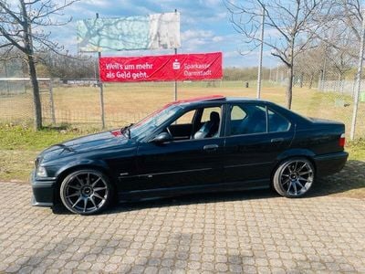 BMW 323