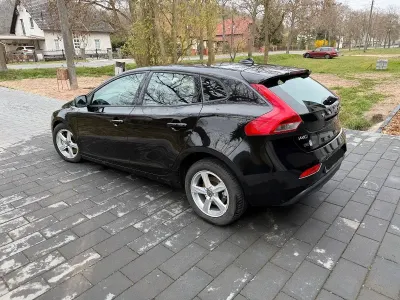 Usata Volvo V40 Linje You! 120 CV (88 kW) 2015 Nero Berlina