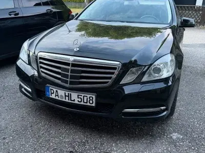 Gebraucht Mercedes E250 204 PS (150 kW) 2012 Schwarz Limousine