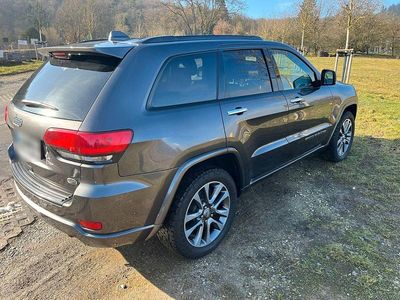 Gebraucht Jeep Grand Cherokee Overland 250 PS (183 kW) 2019 Grau SUV