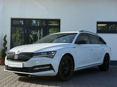 Gebraucht Skoda Superb SportLine 200 PS (147 kW) 2023 Moonweiss metallic Kombi