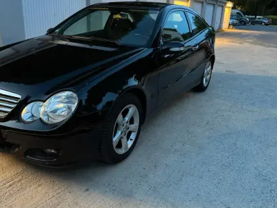 Gebraucht Mercedes C180 143 PS (105 kW) 2006 Schwarz Coupé