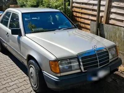 Gebraucht Mercedes E250 160 PS (117 kW) 1988 Limousine