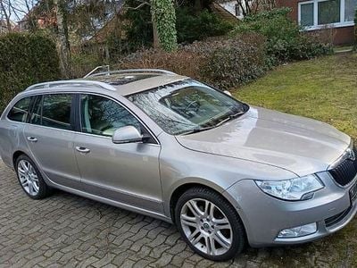 Gebraucht Skoda Superb Exclusive 160 PS (117 kW) 2013 Silber Kombi