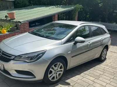 Gebraucht Opel Astra Edition 136 PS (100 kW) 2016 Silber Kombi
