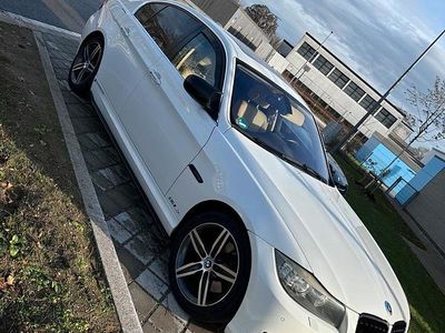 Gebraucht BMW 325 218 PS (160 kW) 2009 Weiß Limousine