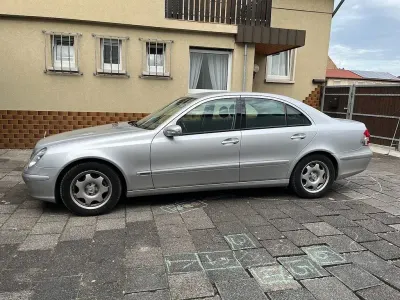 Gebraucht Mercedes E200 Classic 163 PS (119 kW) 2004 Silber Limousine