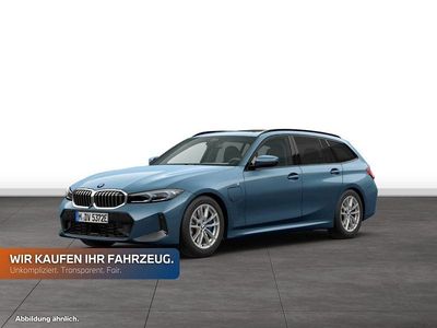 Gebraucht BMW 330e Comfort Edition 292 PS (214 kW) 2025 Arctic race blue metallic Kombi