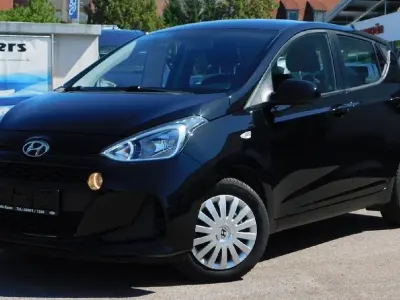 Gebraucht Hyundai i10 Trend 67 PS (49 kW) 2019 Schwarz Kleinwagen