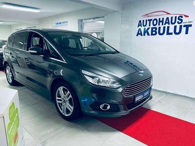Grau Gebraucht 2017 Ford S-MAX Titanium Van / Kleinbus | 15.490 € (Fairer Preis)