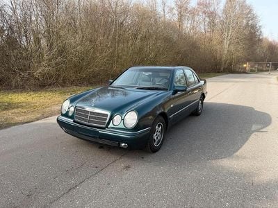 Gebraucht Mercedes E200 136 PS (100 kW) 1996 Grün Limousine