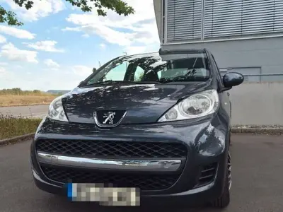 Gebraucht Peugeot 107 68 PS (50 kW) 2012 Grau Kleinwagen