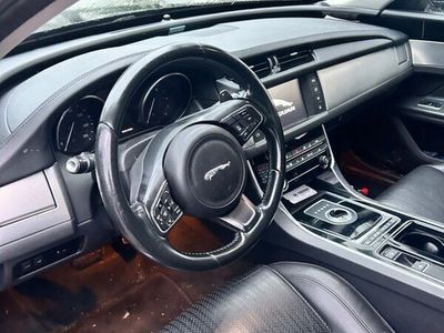 gebraucht Jaguar XF Sportbrake 20d 180PS Portfolio Automatik ...