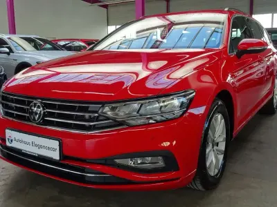 Gebraucht VW Passat 122 PS (89 kW) 2023 Rot Kombi