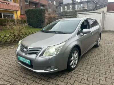 Gebraucht Toyota Avensis 150 PS (110 kW) 2010 Gold Kombi