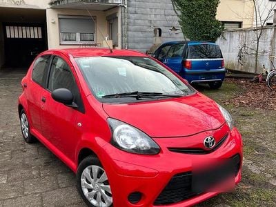 Gebraucht Toyota Aygo 68 PS (50 kW) 2012 Rot Kleinwagen