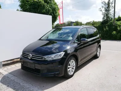 Gebraucht VW Touran Comfortline 150 PS (110 kW) 2019 Schwarz metallic Van / Kleinbus
