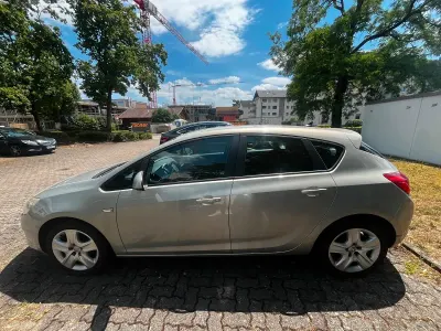 Gebraucht Opel Astra 130 PS (95 kW) 2013 Grau Kleinwagen