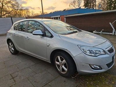 Gebraucht Opel Astra 140 PS (102 kW) 2012 Silber Limousine