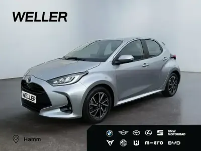Gebraucht Toyota Yaris Hybrid Team 116 PS (85 kW) 2022 Silber Kleinwagen