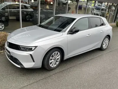 Używany Opel Astra Elegance 110 KM (80 kW) 2024 Srebrny Sedan/Limuzyna
