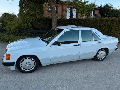 Brugt Mercedes 190 118 HK (86 kW) 1988 Hvid Sedan