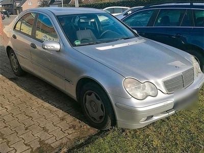 Second-hand Mercedes C180 143 CP (105 kW) 2002 Berlinǎ