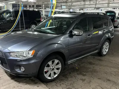 Gebraucht Mitsubishi Outlander 156 PS (114 kW) 2010 Grau SUV