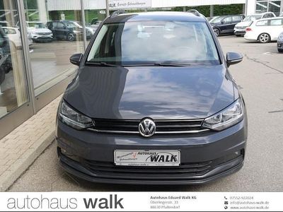 Gebraucht VW Touran Trendline 116 PS (85 kW) 2019 Uranograu Van / Kleinbus
