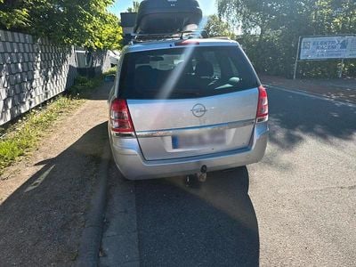 Usata Opel Zafira 125 CV (91 kW) 2010 Argento Monovolume