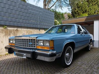 Gebraucht Ford Crown 152 PS (111 kW) 1986 Blau Limousine