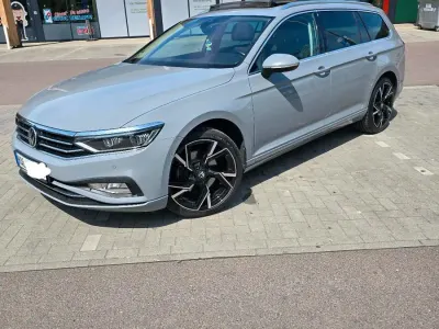 Gebraucht VW Passat 150 PS (110 kW) 2022 Grau Kombi
