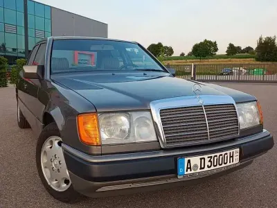 Gebraucht Mercedes 300 110 PS (80 kW) 1991 Grau Limousine