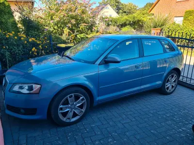 Gebraucht Audi A3 Sportback 125 PS (91 kW) 2010 Blau Kleinwagen