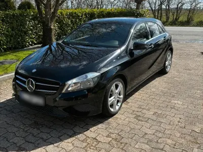 Gebraucht Mercedes A180 122 PS (89 kW) 2013 Schwarz Kleinwagen